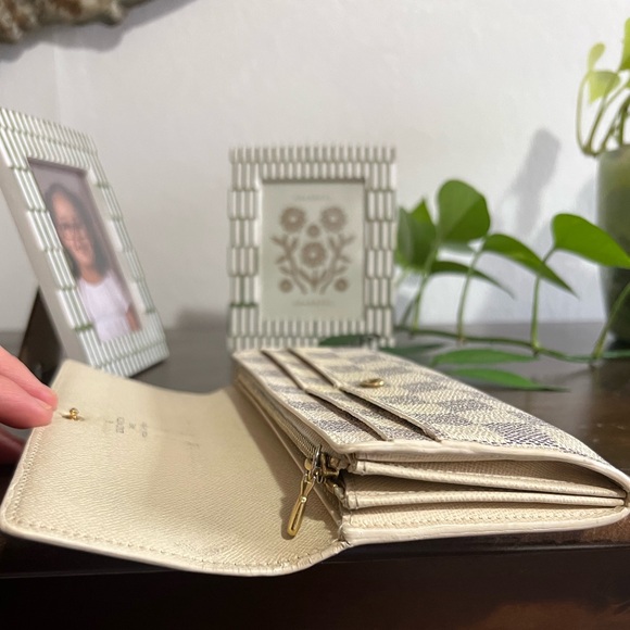 Louis Vuitton Damier Azur Sara Long Wallet - Picture 9 of 17